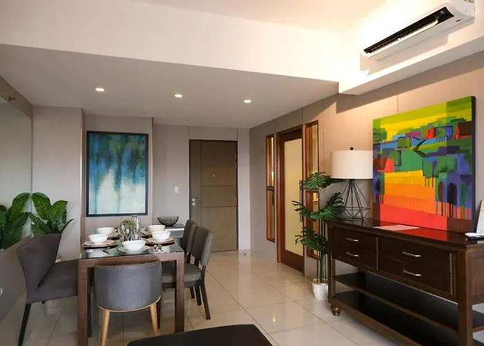 Bgc One Uptown Premium 2br With Balcony Near Supermarket, Malls And Restaurants 아파트