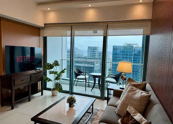 Bgc One Uptown Premium 2br With Balcony Near Supermarket, Malls And Restaurants * 마닐라