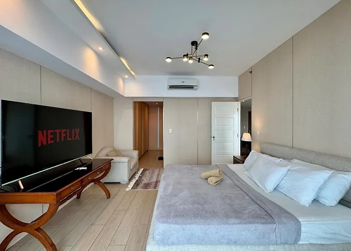 아파트 Bgc One Uptown Premium 2br With Balcony Near Supermarket, Malls And Restaurants *