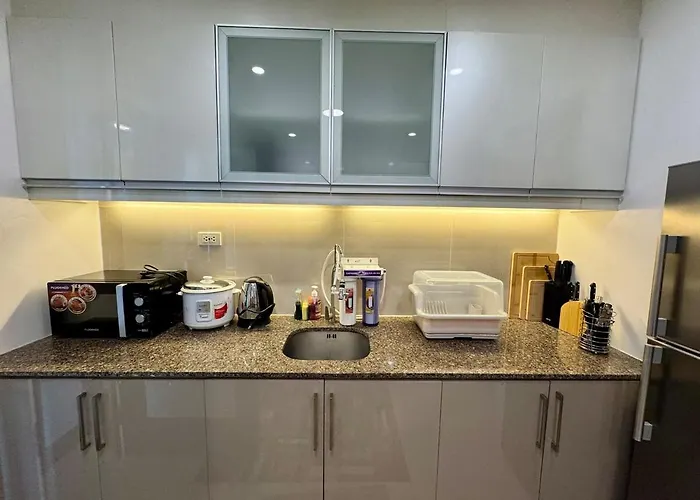아파트 Bgc One Uptown Premium 2br With Balcony Near Supermarket, Malls And Restaurants 마닐라