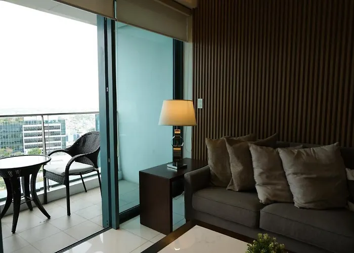 아파트 Bgc One Uptown Premium 2br With Balcony Near Supermarket, Malls And Restaurants
