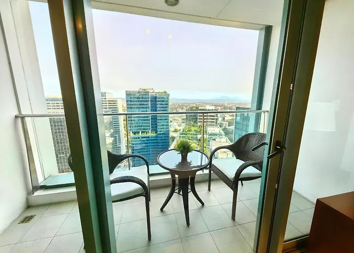 Bgc One Uptown Premium 2br With Balcony Near Supermarket, Malls And Restaurants 마닐라