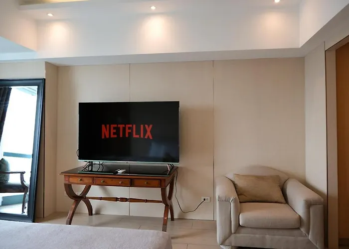 아파트 Bgc One Uptown Premium 2br With Balcony Near Supermarket, Malls And Restaurants