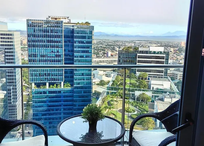 아파트 Bgc One Uptown Premium 2br With Balcony Near Supermarket, Malls And Restaurants
