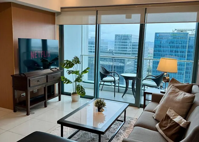 아파트 Bgc One Uptown Premium 2br With Balcony Near Supermarket, Malls And Restaurants