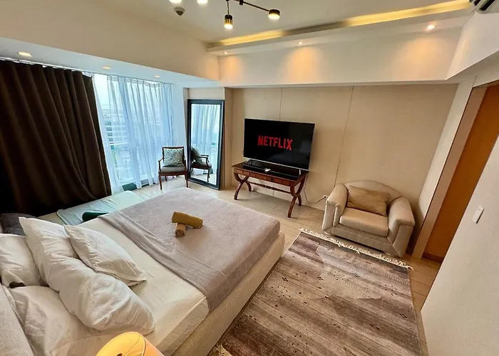 아파트 Bgc One Uptown Premium 2br With Balcony Near Supermarket, Malls And Restaurants