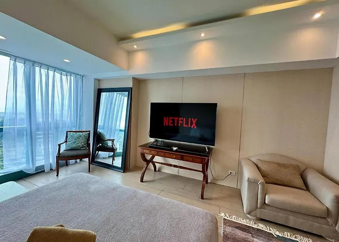 Bgc One Uptown Premium 2br With Balcony Near Supermarket, Malls And Restaurants
