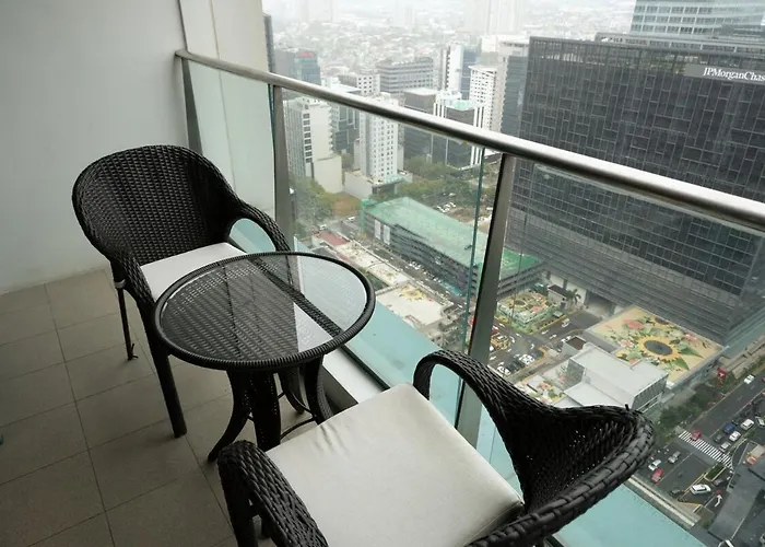 Bgc One Uptown Premium 2br With Balcony Near Supermarket, Malls And Restaurants 아파트