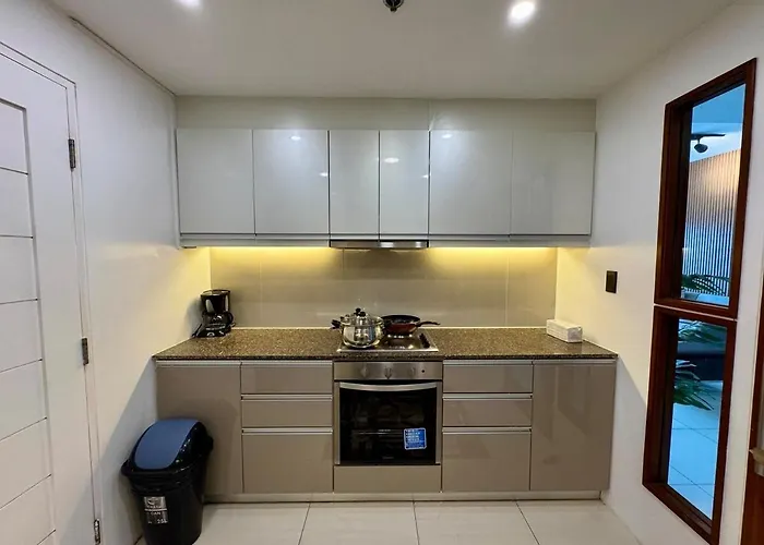 Bgc One Uptown Premium 2br With Balcony Near Supermarket, Malls And Restaurants 아파트