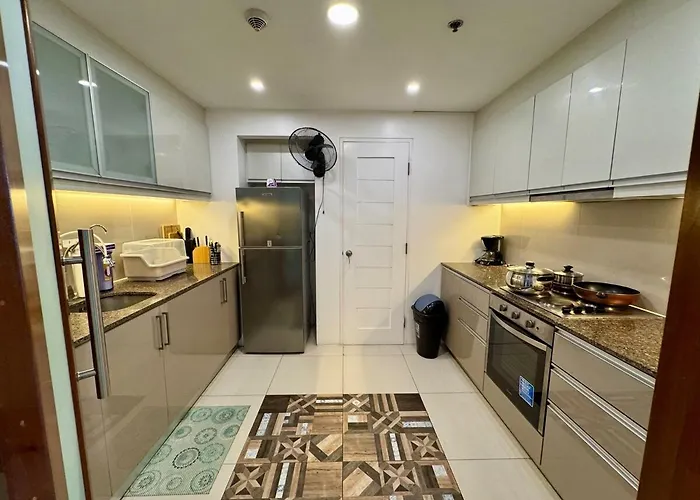 Bgc One Uptown Premium 2br With Balcony Near Supermarket, Malls And Restaurants * 마닐라