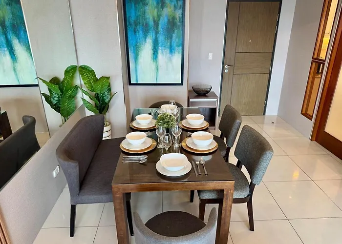 Bgc One Uptown Premium 2br With Balcony Near Supermarket, Malls And Restaurants