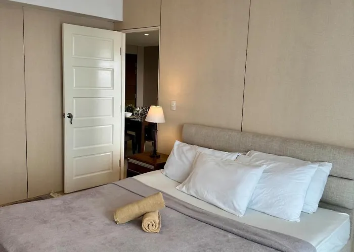 Bgc One Uptown Premium 2br With Balcony Near Supermarket, Malls And Restaurants *