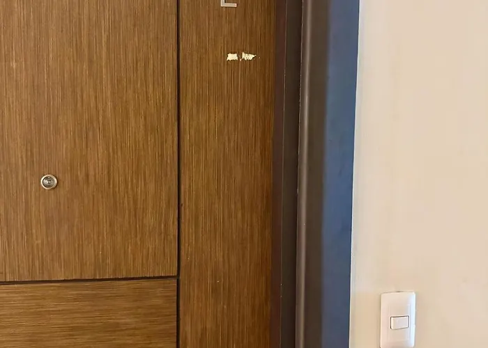 Bgc One Uptown Premium 2br With Balcony Near Supermarket, Malls And Restaurants * 마닐라
