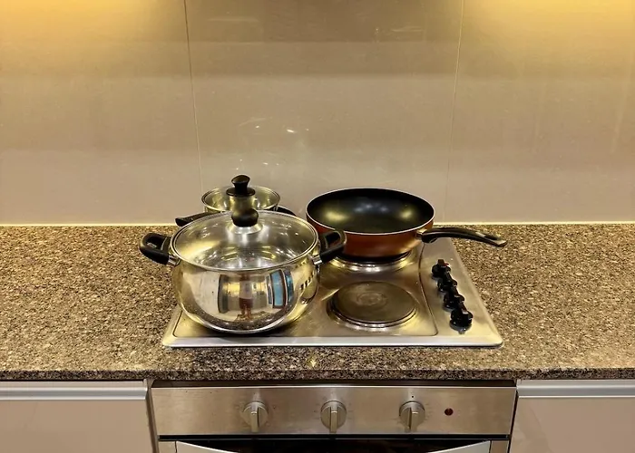 Bgc One Uptown Premium 2br With Balcony Near Supermarket, Malls And Restaurants *